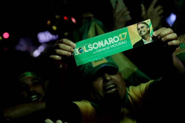 El capitán de la reserva del Ejército ganó hoy las elecciones presidenciales en Brasil con un 55,42 %